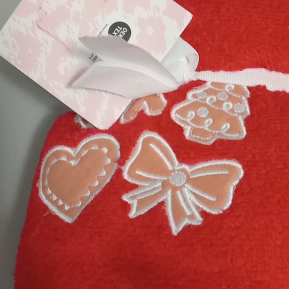 Betsey Johnson Christmas Towel Set - Picture 2 of 3
